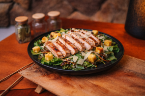 CAESAR salát s kuřecím masem