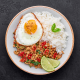 Poulet sauté au basilic thaï
