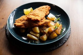 Vyprážaný kurací rezeň s citrónom 