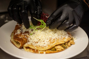 Bravčové soté v domácej zemiakovej placke 