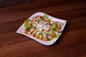 Caesar šalát s grilovaným kuracím mäsom 320g (1,3,4,7,10)