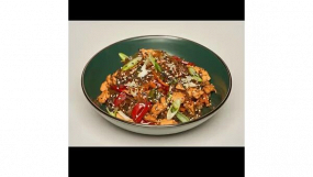 Tăiței asiatici cu pui și legume