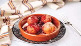 Papanași cu Sos de Vișine și Smântână