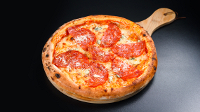 Pizza Quattro Formaggi cu Salam Ventriciana (picant)
