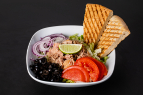 3. Tuniakový šalát (1,3,7,10,11)