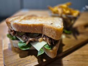 5. Pulled sendvič (1,7)