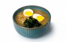 Ramen Bollito Nel Brodo Con Verdure