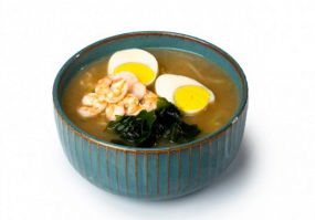 Ramen Bollito Nel Brodo Con Gamberi