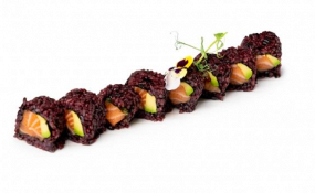 Uramaki Black Salmone Avocado {4pz}