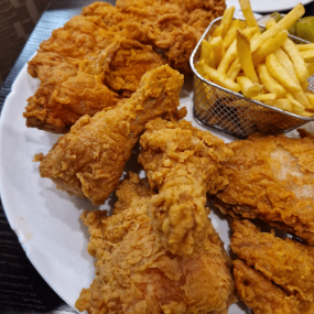 Gebratenes Hähnchen ganze