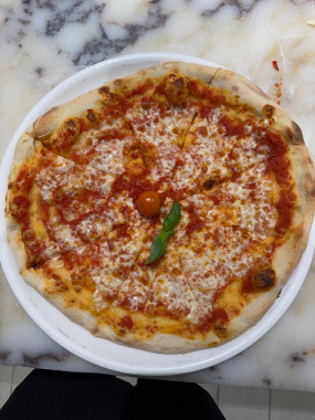 100.Pizza Margherita 