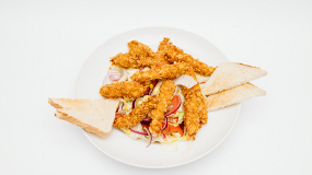 51. Salát s kuřecími stripsy (160g)