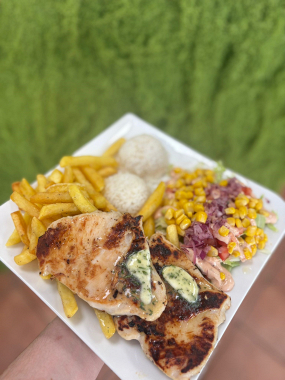 Kurací steak s bylinkovým maslom 240g