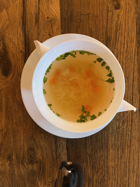 Hovězí vývar s nudlemi