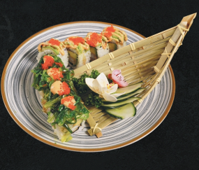 S27. AVOCADO-WAKAME CALIFORNIA