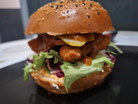 CHICKEN BURGER