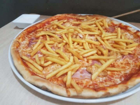 32. PIZZA S HRANOLKAMI 
