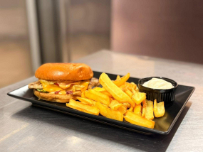 Meniu Burger Cu Piept De Pui La Grătar