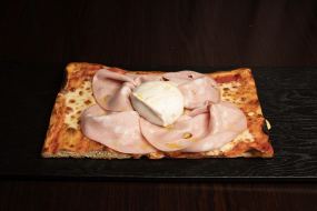 Pizza con Mortadella e Burrata (mezza teglia)