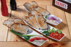 Salată De Vinete / Zacuscă / Humus Cu Pâine De Casă Ardelenească