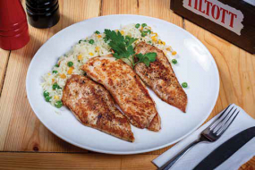 Piept De Pui La Grill Cu Orez Și Legume