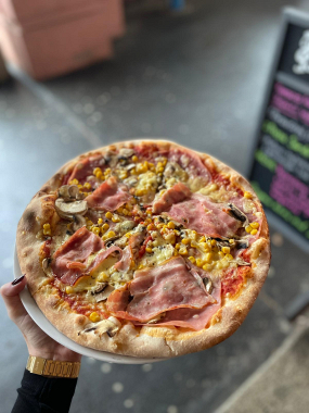 2. 350g/ Pizza podľa vlastného výberu (1, 7)