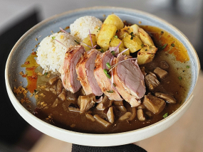 4. ŠPECIÁL: 150g/ Bravčová panenka v slaninke, hubová omáčka, dus. ryža, pečený zemiak s rozmarínom (7, 9)