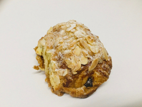 Pain au Chocolat et aux Amandes