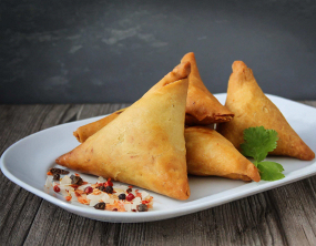 SAMOUSSA POULET CURRY PATATE x1