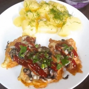 Polędwiczki drobiowe zapiekane z pieczarkami i serem 2 szt.