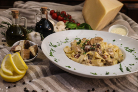 Pasta Funghi Porcini e Pancetta 