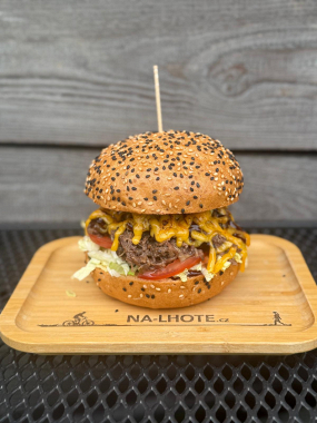 BBQ HAMBURGER TRHANÝ VEPŘOVÝ