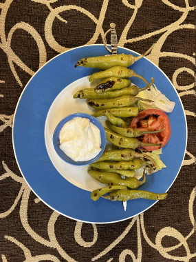 Gegrillte Peperoni am Spieß