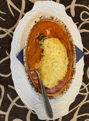 Gefülltes Bifteki mit Metaxasoße