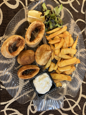 Kalamaris mit Pommes frites