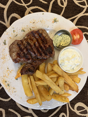 Rumpsteak (280g) mit Kräuterbutter