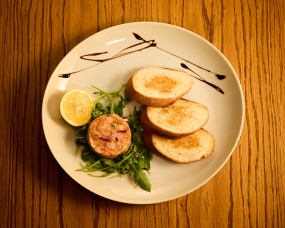 Tartara di Salmone con Rucola