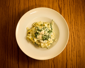 Tagliatelle con Pollo e Spinaci