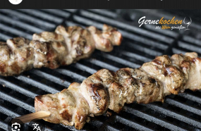 32. 3 Suvlaki (Schweinspieß)