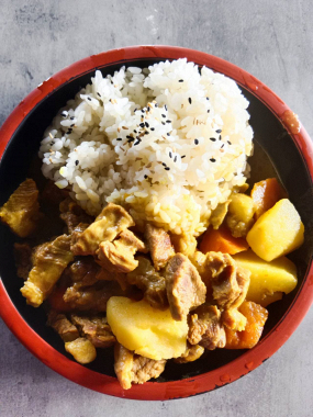 Poulet curry avec riz nature