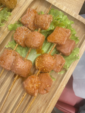 229. Spiedini di polpette di gamberi piccante 4pz 炸虾丸辣