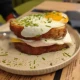 Croque madame z szynką, jajkiem i serem (ok. 350 g)