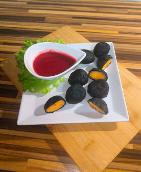 Chedarové uhlíky s malinovým dipem (8ks)