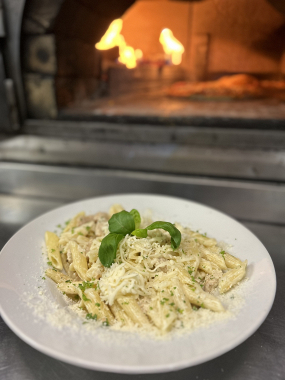 Penne s kuracím mäsom a smotanou (1,3,7) 