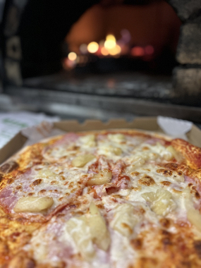 11. Šunková s ananásom veľká 651g 