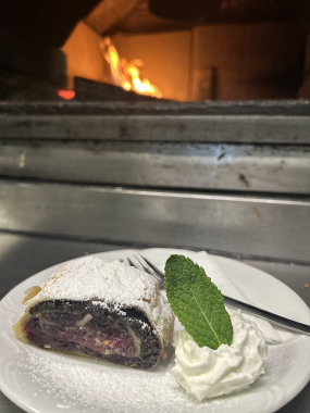 100 g Pečená štrúdľa (rôzne druhy) 