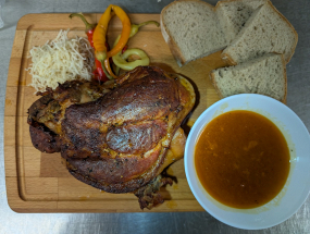 Pečené vepřové koleno 1,6 kg s chlebem