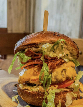 Zlatohorský burger/ farmářské hranolky Zlatohorský burger/frytki z farmy