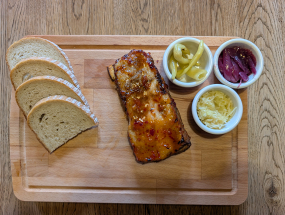 Vepřová žebírka na medu a chilli s domácí vejmrdou