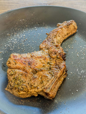 Vepřový tomahawk 300g